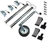 Kit d'accessoires pour remorque de voiture : roue jockey, supports, support de serrage, cales avec support, matériel de fixation.